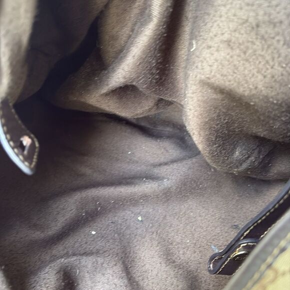 Gucci Pelham medium monogram bag - Picture 9 of 12